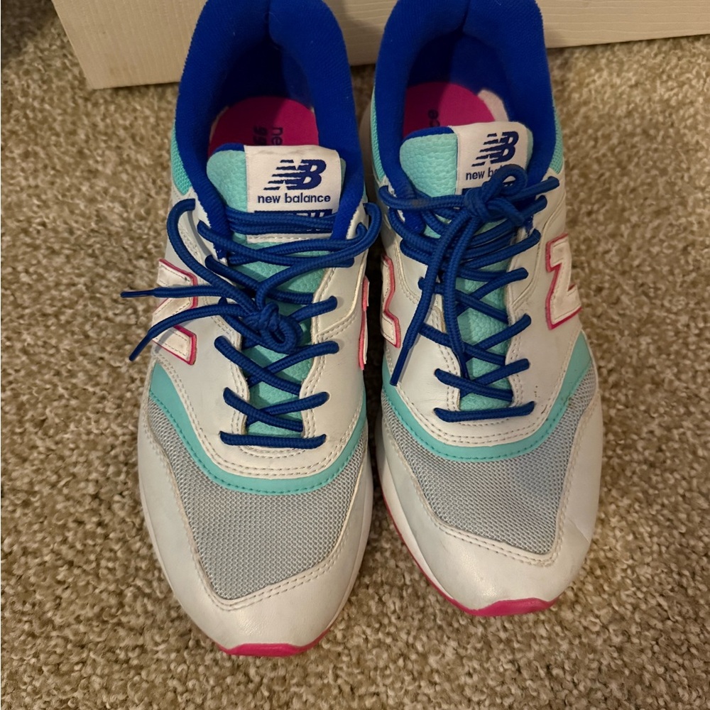 New Balance Women's Blue and Pink Sneakers